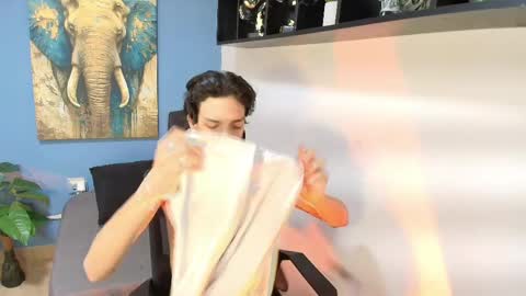 langelo_el online show from May 23, 2026, 12:42 pm