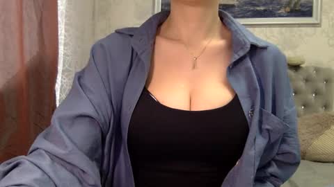 langoria online show from February 15, 2026, 12:03 pm