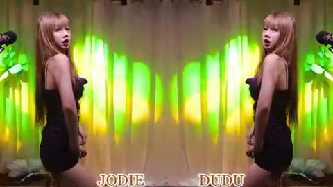 Snapshot of lankwaifong_cindy chatting on June 11, 2026, 3:37 am lankwaifong_cindy online show from June 11, 2026, 3:37 am