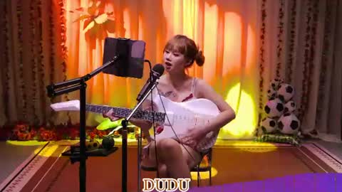 Snapshot of lankwaifong_cindy chatting on June 13, 2026, 3:32 pm lankwaifong_cindy online show from June 13, 2026, 3:32 pm