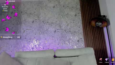 Snapshot of lanna__hot chatting on December 21, 2024, 5:14 am online show from December 21, 2024, 5:14 am