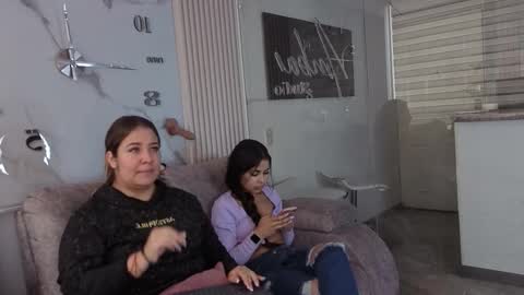 lanna_as online show from December 2, 2025, 2:01 pm