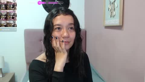 Lanna online show from February 12, 2025, 1:37 pm