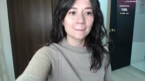 Lanna online show from September 30, 2025, 1:05 pm