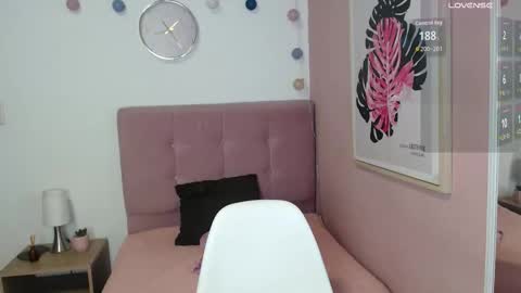 Lanna online show from October 31, 2025, 1:34 pm