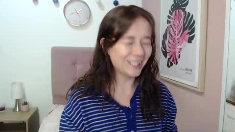 Lanna online show from December 2, 2025, 1:17 pm