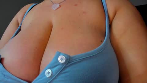 Snapshot of lannasantiago chatting on October 30, 2025, 12:56 am Lanna online show from October 30, 2025, 12:56 am