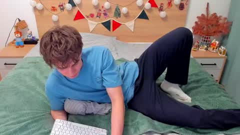 Fandi online show from December 15, 2025, 3:38 pm