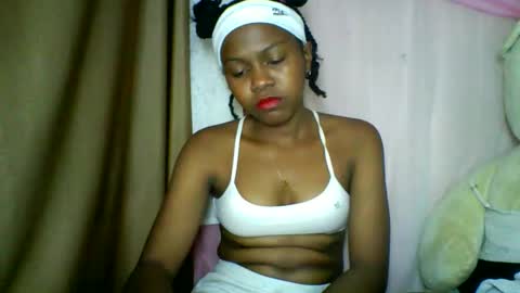 Snapshot of lara_belle chatting on May 12, 2026, 7:55 pm lara_belle online show from May 12, 2026, 7:55 pm