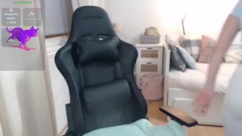 Lara online show from December 20, 2025, 7:54 pm