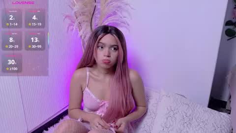 Lara Gill online show from November 13, 2025, 12:15 pm