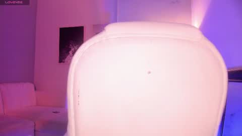 Lara Madisson online show from July 23, 2026, 6:33 am