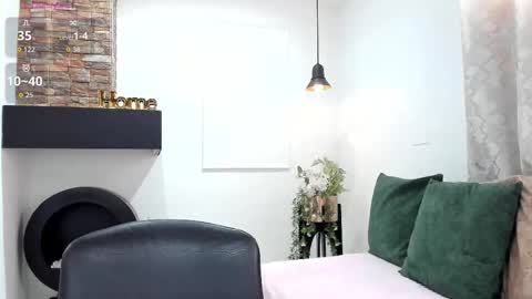 Snapshot of lara_martin chatting on November 14, 2025, 7:45 pm 700 200 online show from November 14, 2025, 7:45 pm