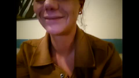 Snapshot of laraa333 chatting on November 17, 2025, 11:32 pm Little online show from November 17, 2025, 11:32 pm