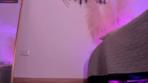 Snapshot of larabaker chatting on March 7, 2025, 8:33 pm Lara online show from March 7, 2025, 8:33 pm