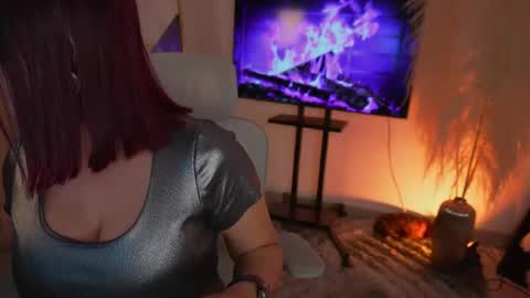 Snapshot of larabaker chatting on November 9, 2025, 4:33 am Lara online show from November 9, 2025, 4:33 am