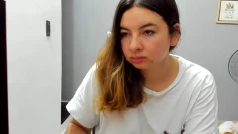 Snapshot of laracat18 chatting on July 7, 2026, 9:24 am Lara online show from July 7, 2026, 9:24 am