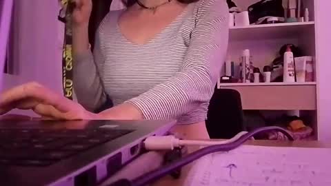 Snapshot of larafox22 chatting on April 10, 2026, 8:57 pm larafox22 online show from April 10, 2026, 8:57 pm