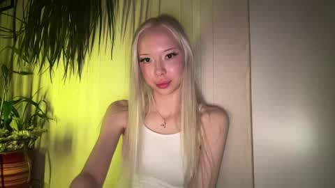 Snapshot of laraineprada chatting on May 24, 2026, 8:14 pm Stella online show from May 24, 2026, 8:14 pm