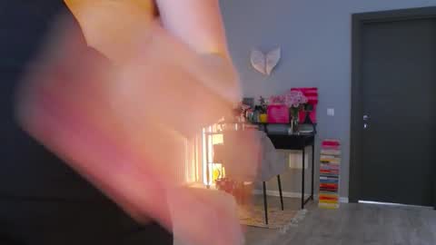 Snapshot of larakanes chatting on November 5, 2025, 8:58 am LaraKanes online show from November 5, 2025, 8:58 am