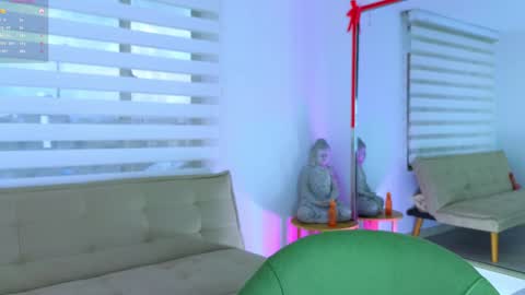 Snapshot of laralane_ chatting on January 31, 2025, 11:24 pm Lara online show from January 31, 2025, 11:24 pm