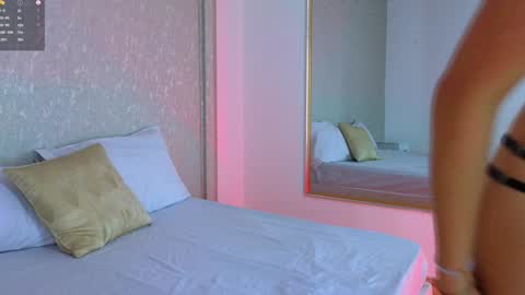 Snapshot of laralane_ chatting on February 6, 2025, 3:09 pm Lara online show from February 6, 2025, 3:09 pm