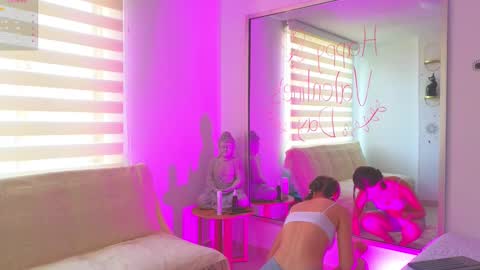 Snapshot of laralane_ chatting on February 19, 2025, 12:11 pm Lara online show from February 19, 2025, 12:11 pm