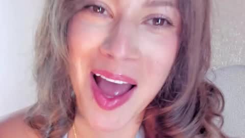 Lara  online show from January 13, 2026, 1:49 pm