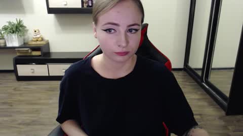 Snapshot of laralianna chatting on September 21, 2025, 10:17 am Laralianna online show from September 21, 2025, 10:17 am