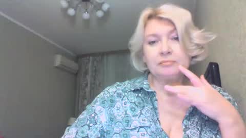 laramrs online show from October 7, 2025, 4:04 pm