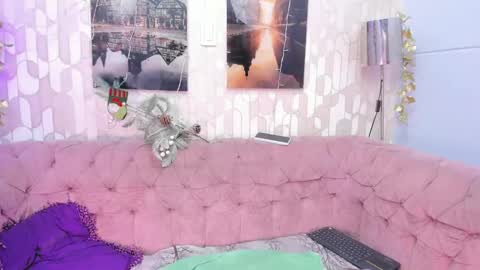 Snapshot of laramurphy chatting on December 12, 2024, 10:31 pm Lara Murphy online show from December 12, 2024, 10:31 pm