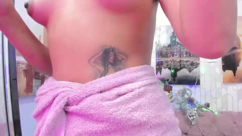 Snapshot of laramurphy chatting on December 13, 2024, 1:37 am Lara Murphy online show from December 13, 2024, 1:37 am