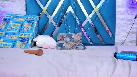 Snapshot of laramurphy chatting on December 18, 2024, 9:08 pm Lara Murphy online show from December 18, 2024, 9:08 pm