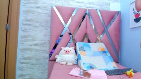 Snapshot of laramurphy chatting on January 17, 2025, 7:38 pm Lara Murphy online show from January 17, 2025, 7:38 pm