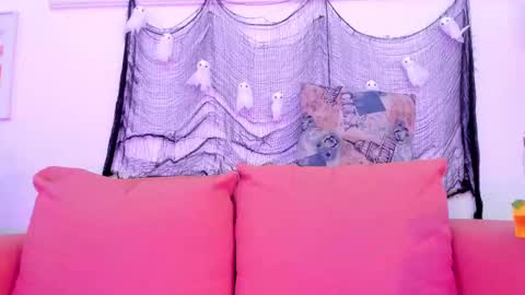 Snapshot of laramurphy chatting on October 22, 2025, 10:53 pm Lara Murphy online show from October 22, 2025, 10:53 pm