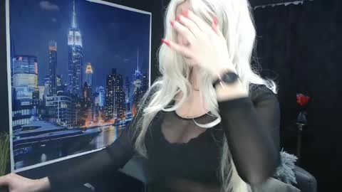 Snapshot of laras_moans chatting on January 24, 2025, 9:28 am laras_moans online show from January 24, 2025, 9:28 am