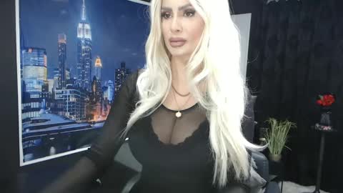 Snapshot of laras_moans chatting on February 2, 2025, 8:35 am laras_moans online show from February 2, 2025, 8:35 am