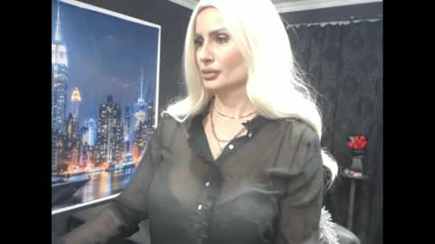 Snapshot of laras_moans chatting on February 4, 2025, 8:13 am laras_moans online show from February 4, 2025, 8:13 am