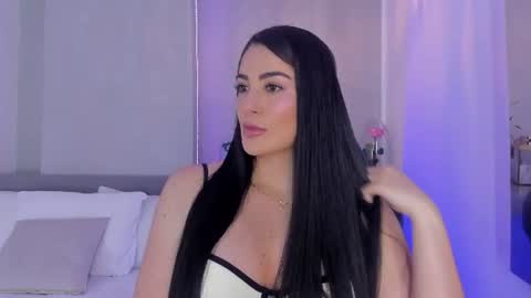 Snapshot of laravillalobos chatting on June 15, 2026, 9:50 pm Laura online show from June 15, 2026, 9:50 pm