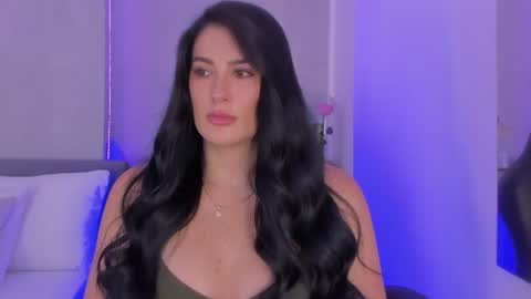 Snapshot of laravillalobos chatting on July 15, 2026, 9:09 pm Laura online show from July 15, 2026, 9:09 pm