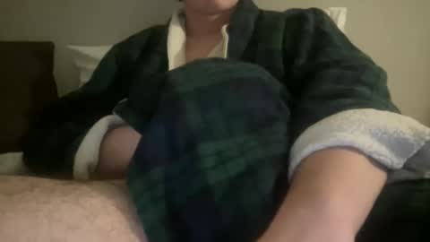 Snapshot of largecockkenny chatting on February 18, 2026, 10:06 pm HUNG YUNG STR8 online show from February 18, 2026, 10:06 pm