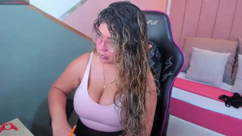 laris_park online show from January 28, 2025, 11:39 pm