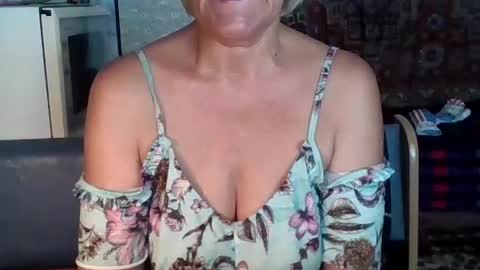 Snapshot of larisaq4ugo24 chatting on July 22, 2026, 10:07 am larisaq4ugo24 online show from July 22, 2026, 10:07 am