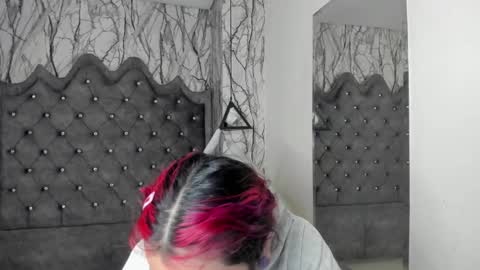 Snapshot of larissa01_ chatting on January 14, 2025, 2:19 am Lari online show from January 14, 2025, 2:19 am