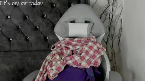 Snapshot of larissa01_ chatting on January 16, 2025, 2:41 am Lari online show from January 16, 2025, 2:41 am