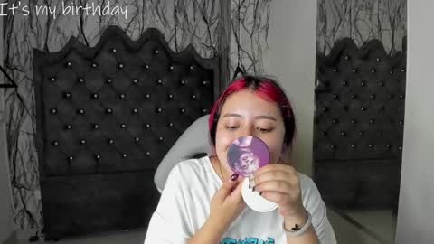 Snapshot of larissa01_ chatting on January 18, 2025, 2:58 am Lari online show from January 18, 2025, 2:58 am