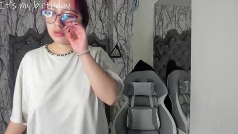 Snapshot of larissa01_ chatting on January 21, 2025, 2:54 am Lari online show from January 21, 2025, 2:54 am