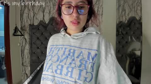 Snapshot of larissa01_ chatting on January 30, 2025, 2:38 am Lari online show from January 30, 2025, 2:38 am