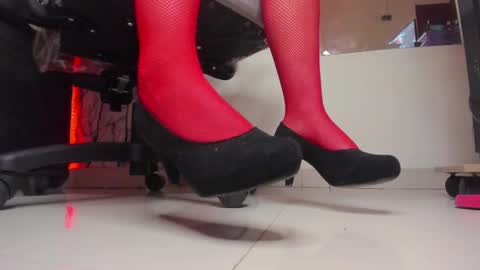 Snapshot of larissa01_ chatting on February 9, 2025, 8:54 am Lari online show from February 9, 2025, 8:54 am