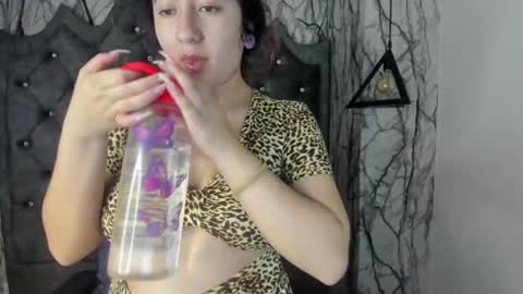 Snapshot of larissa01_ chatting on February 17, 2025, 2:20 am Lari online show from February 17, 2025, 2:20 am